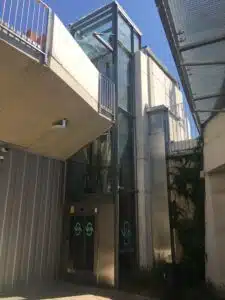 Ascensor paso inferior